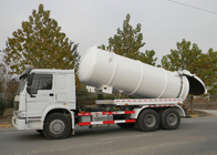 De Vrachtwagen SINOTRUK HOWO van de rioleringszuiging voor Hygiëneonderneming 20CBM LHD 336HP