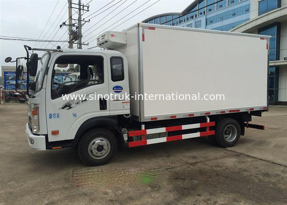 Professionele Gekoelde Vrachtwagen 8 Ton van 20-25CBM SINOTRUK HOWO LHD Euro3 140HP 4X2