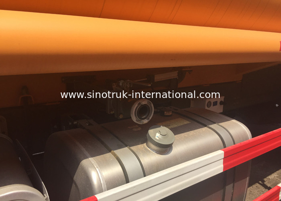 SINOTRUK drinkbaar Watervrachtwagen 25-35CBM WD615.69 336HP LHD 8X4 IFA