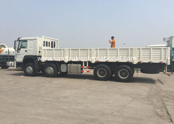De Vrachtwagensinotruk HOWO HW76 Cabine van de dieselmotorlading 30 - 60 Ton Hoogste Configuratie