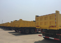De Stortplaatsvrachtwagen van veiligheids Grote Howo 10 - 25 CBM Midden dat Hydraulisch Controlesysteem opheft