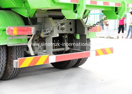 Euro 2 de Stortplaatsvrachtwagen 5800 van Sinotruk Howo * 2300 * 1500mm Zware de Stortplaatsvrachtwagen van het Ladingslichaam