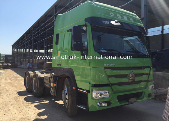 De Aanhangwagenvrachtwagen LHD 10 Wielen HW 79 Hoge Dakcabine Twee Ligplaatsen 102 km/h van de Howotractor