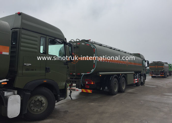 De stabiele Vrachtwagen SINOTRUK HOWO van de Brandstoftanker 30 - 40 Ton voor Olievervoer 8X4 RHD