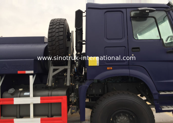 De Benzine die van HOWO 4X4 LHD van de Olietankwagen/Aardolie Tankervrachtwagens Vervoer