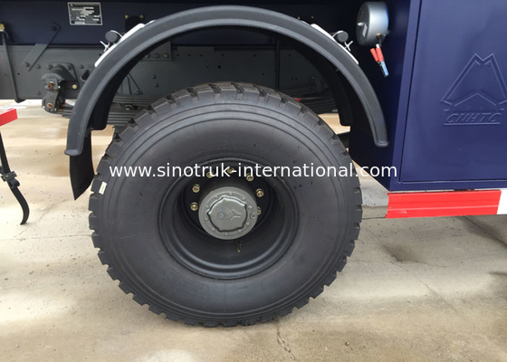 De Benzine die van HOWO 4X4 LHD van de Olietankwagen/Aardolie Tankervrachtwagens Vervoer