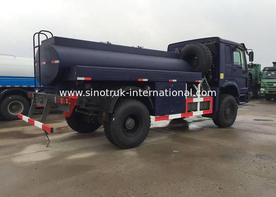 De Benzine die van HOWO 4X4 LHD van de Olietankwagen/Aardolie Tankervrachtwagens Vervoer
