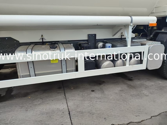 HOWO 25CBM 6*4 Olie Tank Truck 380 pk Sterk Paardenkracht Wit