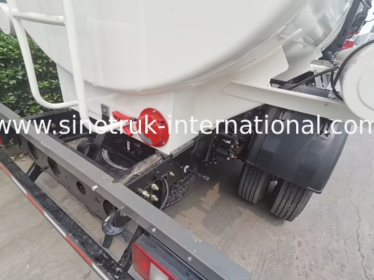 SINOTRUK HOWO 4X2 6 wielen Olie Tank Truck 5-6CBM