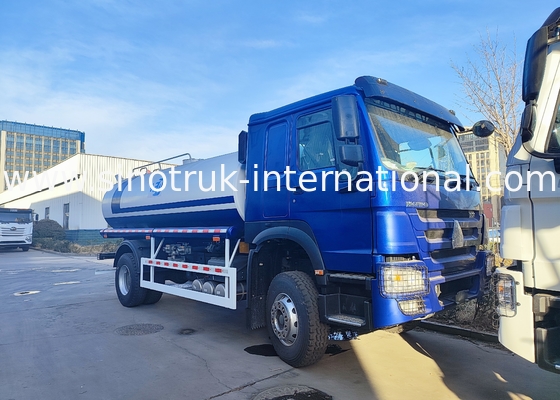 SINOTRUK HOWO 4x2 300 pk Blauw chassis met 10m3 water tank lichaam