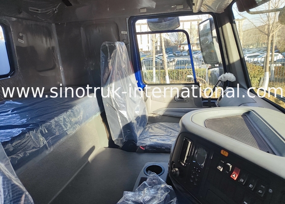 SINOTRUK HOWO 4x2 300 pk Blauw chassis met 10m3 water tank lichaam