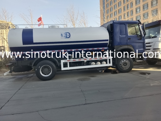 HOWO SINOTRUK Water tank truck 300 pk Blauw