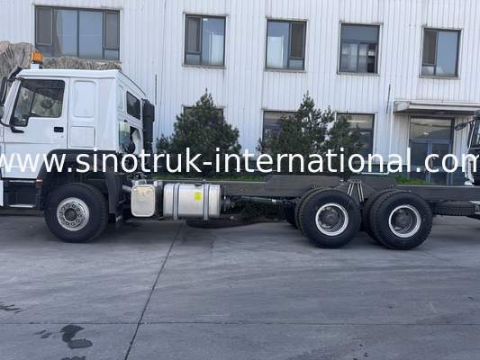 SINOTRUK HOWO Truck Chassis SINOTRUK Motor371HP 6 × 4 RHD Met waarschuwingslicht Gebruikt in dumper Truck Cargo Truck Water Truck