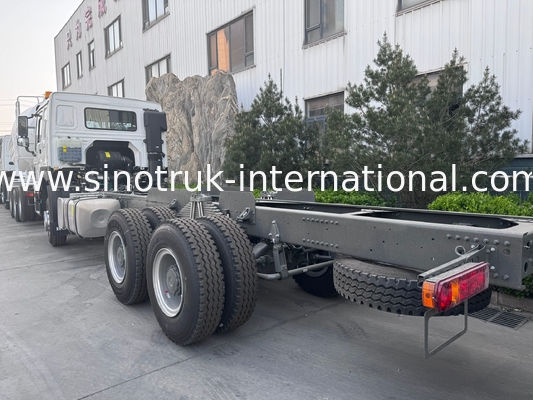 SINOTRUK HOWO Truck Chassis SINOTRUK Motor371HP 6 × 4 RHD Met waarschuwingslicht Gebruikt in dumper Truck Cargo Truck Water Truck