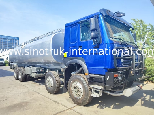 Heavy-Duty HOWO 8*4 400HP LHD Fuel Truck 40CBM Double Tank System voor langeafstandsbrandstofdistributie