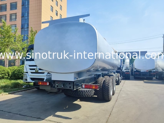 Heavy-Duty HOWO 8*4 400HP LHD Fuel Truck 40CBM Double Tank System voor langeafstandsbrandstofdistributie