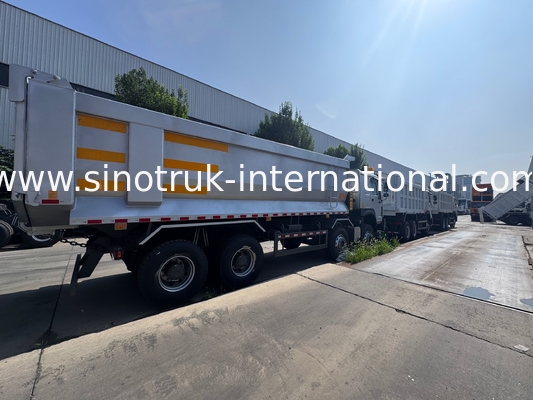 SINOTRUK HOWO 371HP 8X4 Tipper Dump Truck Constructie Oude voorzijde Militaire bumper voor mijnbouwgebieden Twee waarschuwingslichten U-type container