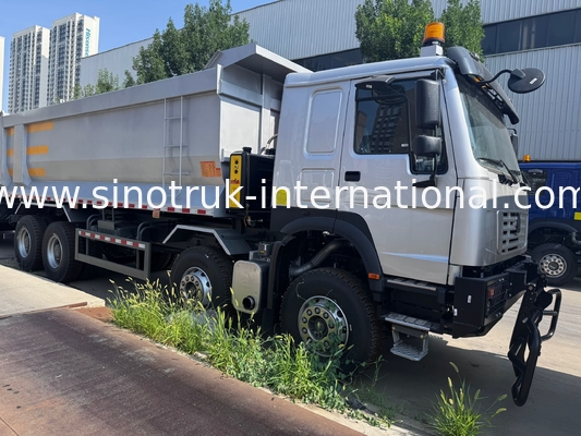 SINOTRUK HOWO 371HP 8X4 Tipper Dump Truck Constructie Oude voorzijde Militaire bumper voor mijnbouwgebieden Twee waarschuwingslichten U-type container
