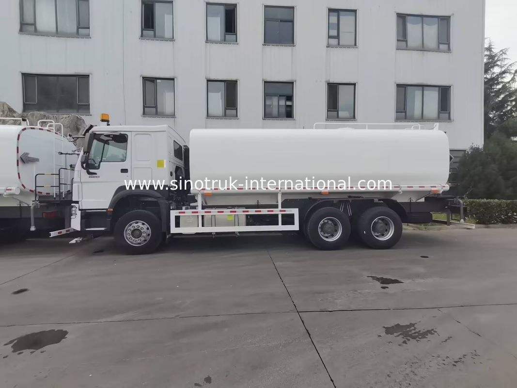 Sinotruk HOWO Witte RHD 6x4 water tank truck ZZ1257V4347B1 met hoge druk spoelfunctie