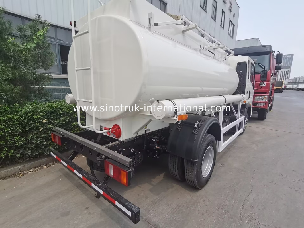 SINOTRUK HOWO 4X2 6 wielen Olie Tank Truck 5-6CBM