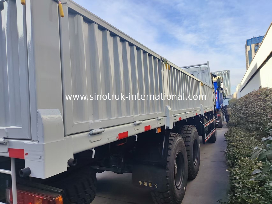 Laat kracht en veelzijdigheid los alle veroverende witte HOWO 6x6 400HP Off-road vrachtwagen
