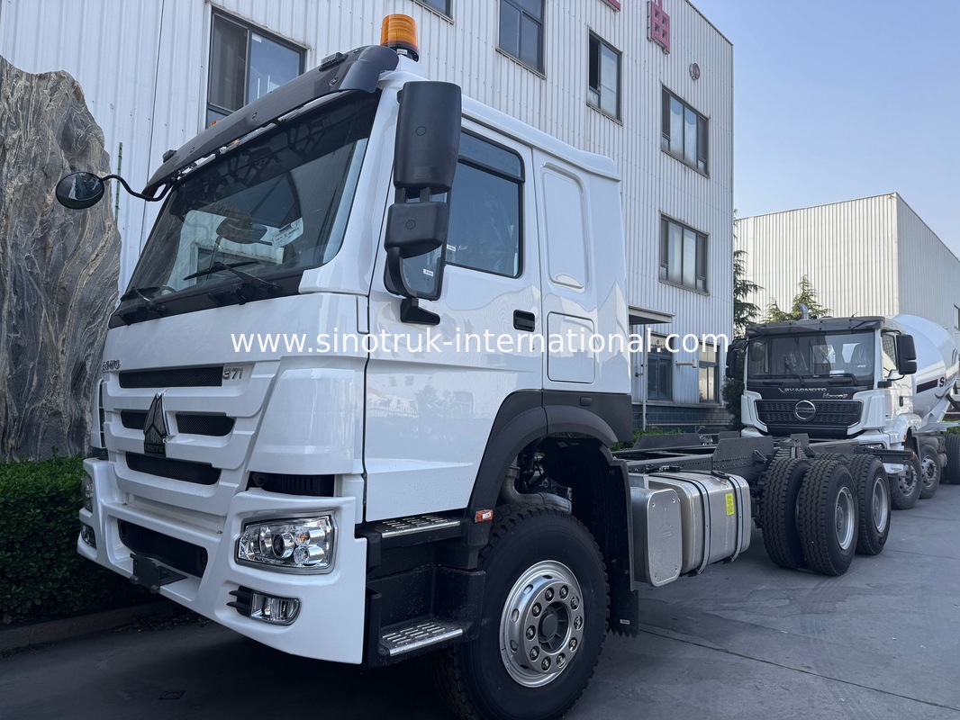 SINOTRUK HOWO Truck Chassis SINOTRUK Motor371HP 6 × 4 RHD Met waarschuwingslicht Gebruikt in dumper Truck Cargo Truck Water Truck