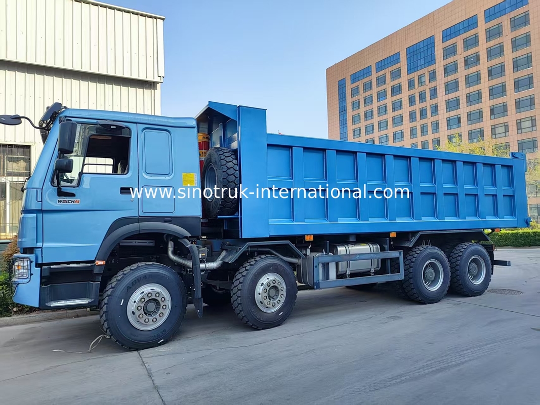 Boeiende blauwe HOWO 8×4 380HP 26.91CBM dumptruck waar de kracht de precisie in elke lading ontmoet!