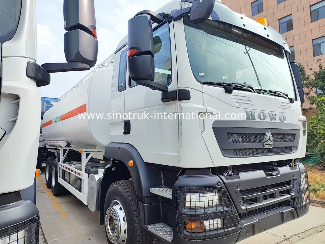 Witte HOWO TX 6×4 brandstoftransportwagen 336 pk 25CBM brandstoftank, stabiele transportprestaties