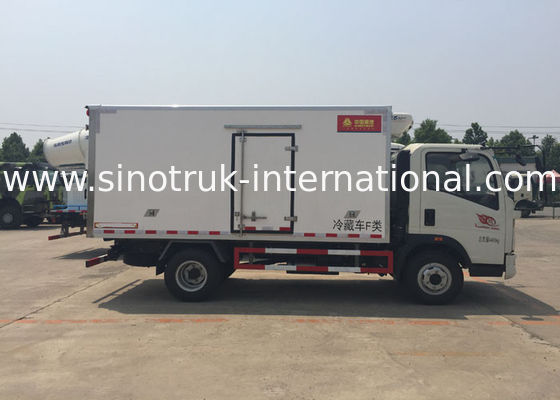 Vegetables / Fruits Refrigerated Delivery Truck White 8 Tons with 140 HP Engine