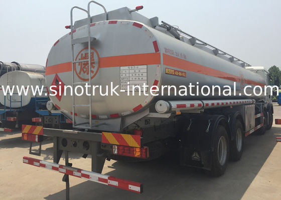 Stabiele Olietankwagen SINOTRUK HOWO 30 - 40 CBM voor Olievervoer 8X4 RHD