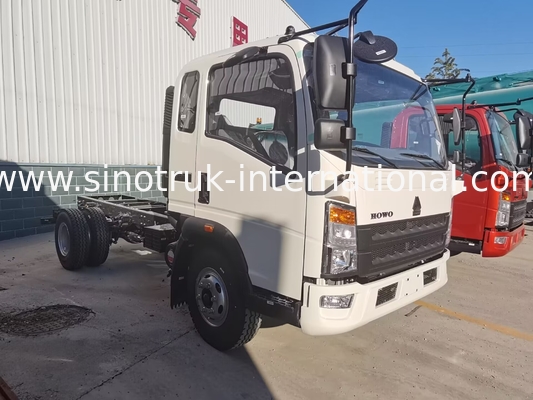 HOWO Kleine goederen vervoer lichte vrachtwagens twee zitplaatsen eenpersoonsbed met A / C chassis LHD