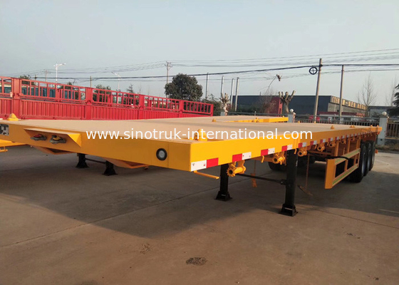 Gele Flatbed Semi de Aanhangwagenvrachtwagen die van de 3 Assencontainer Zwaar Materiaal dragen